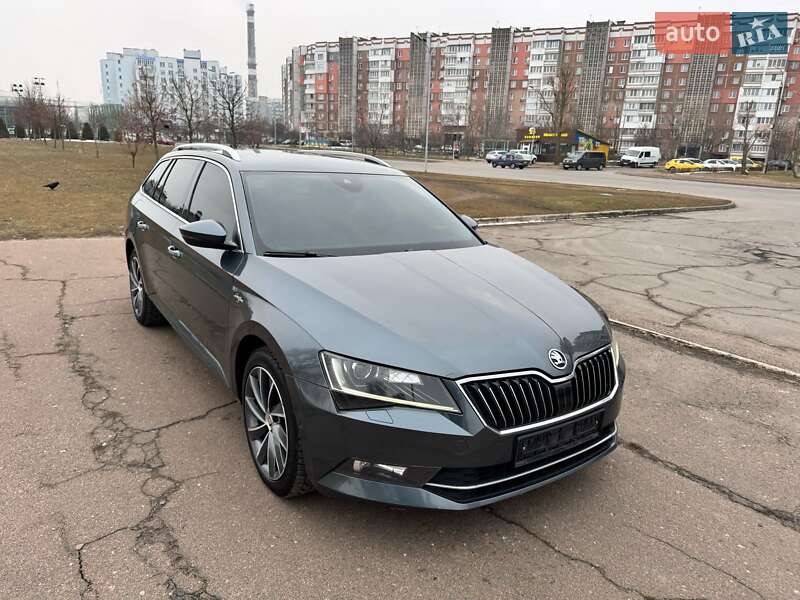 Універсал Skoda Superb 2018 в 