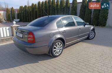 Лифтбек Skoda Superb 2004 в 