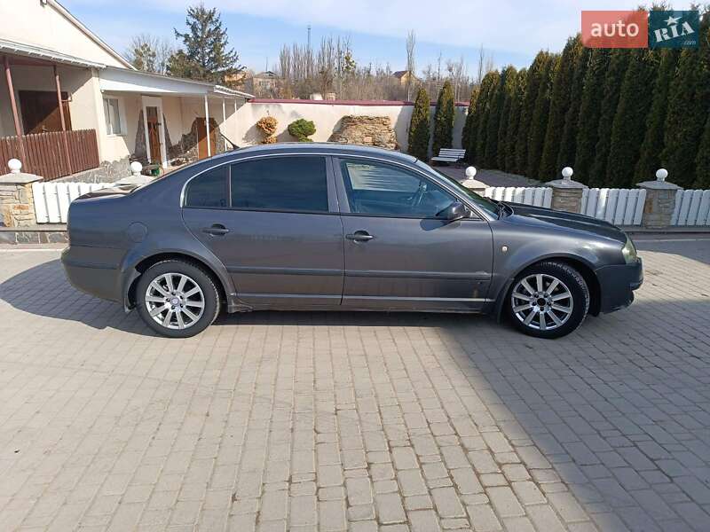Лифтбек Skoda Superb 2004 в Новой Ушице