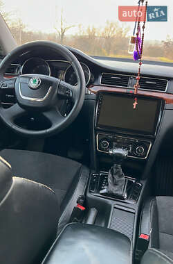 Лифтбек Skoda Superb 2011 в 