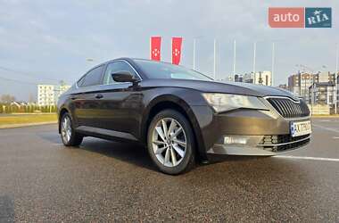 Лифтбек Skoda Superb 2017 в Киеве