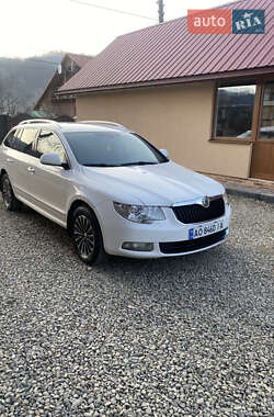 Универсал Skoda Superb 2012 в Тячеве