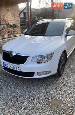 Универсал Skoda Superb 2012 в Тячеве