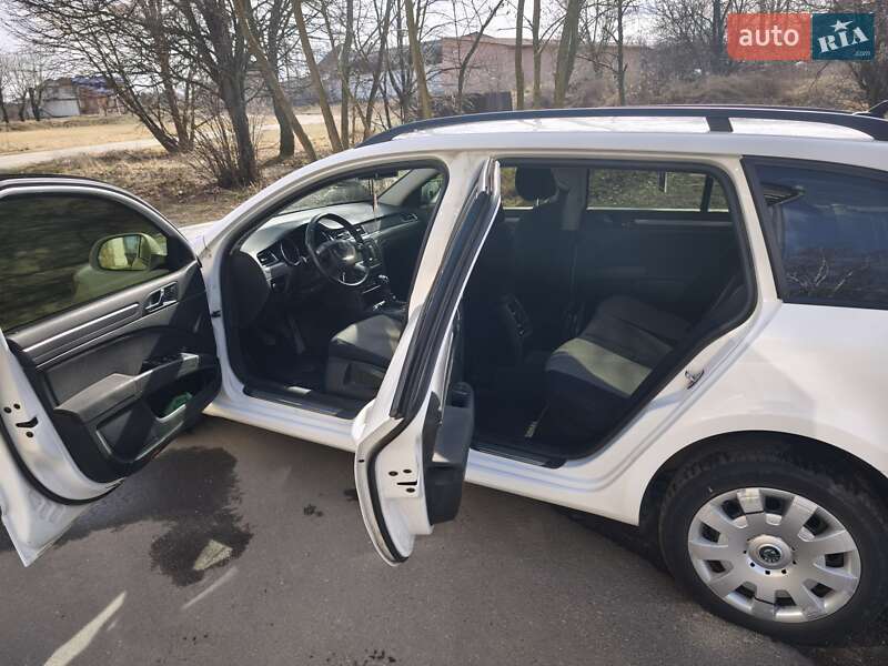 Універсал Skoda Superb 2012 в Шепетівці
