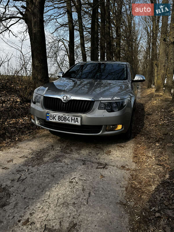 Ліфтбек Skoda Superb 2011 в Рівному