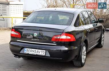 Лифтбек Skoda Superb 2011 в 