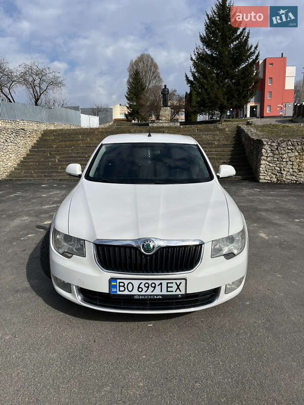 Ліфтбек Skoda Superb 2013 в Тернополі