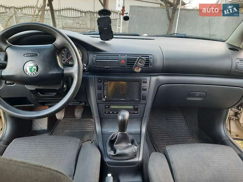 Лифтбек Skoda Superb 2005 в Косове