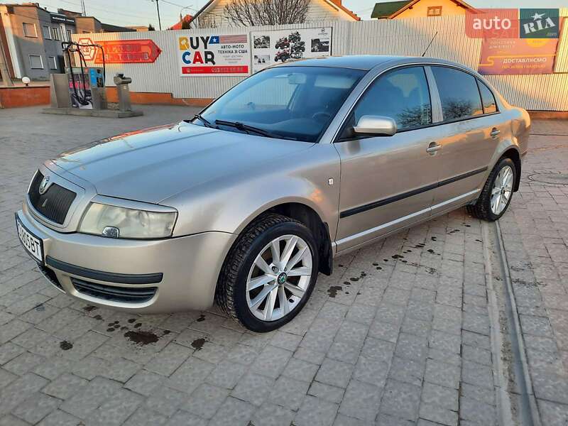 Лифтбек Skoda Superb 2005 в Косове
