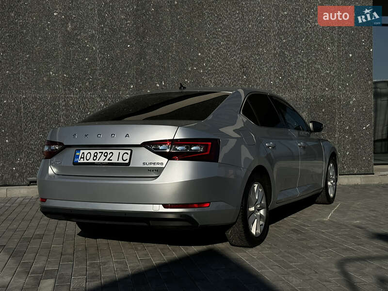 Лифтбек Skoda Superb 2019 в Ужгороде
