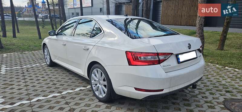 Лифтбек Skoda Superb 2016 в Киеве