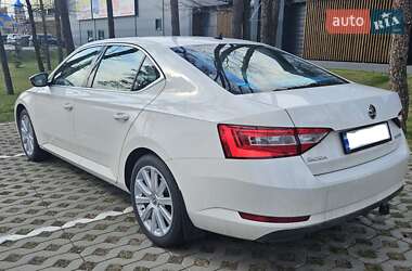 Лифтбек Skoda Superb 2016 в 