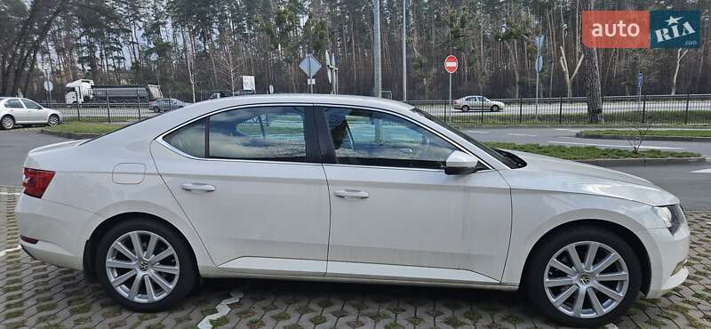 Лифтбек Skoda Superb 2016 в Киеве