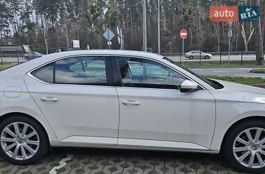 Лифтбек Skoda Superb 2016 в 