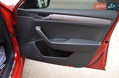 Лифтбек Skoda Superb 2019 в 