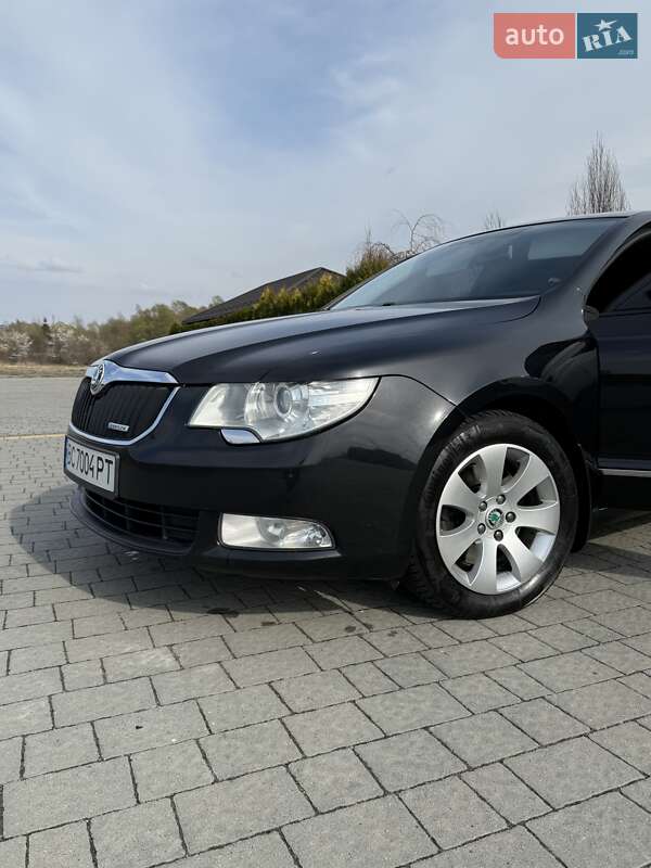 Лифтбек Skoda Superb 2013 в Стрые