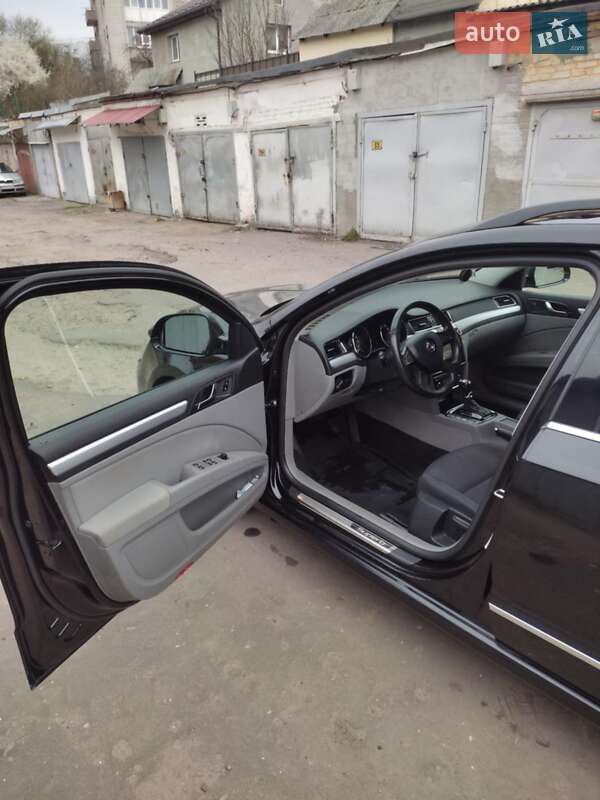 Універсал Skoda Superb 2014 в Львові