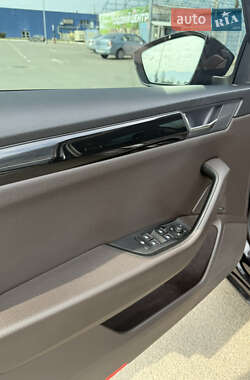Лифтбек Skoda Superb 2015 в 