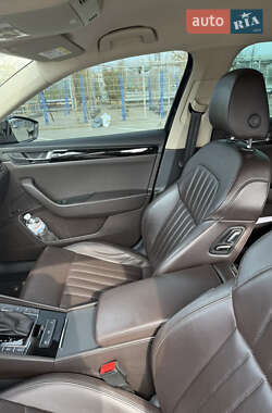 Лифтбек Skoda Superb 2015 в 