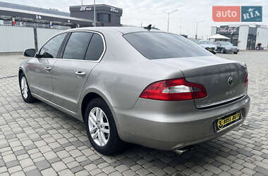 Лифтбек Skoda Superb 2012 в 