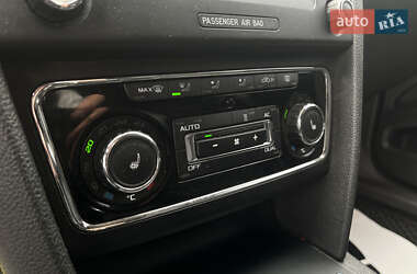 Лифтбек Skoda Superb 2012 в 