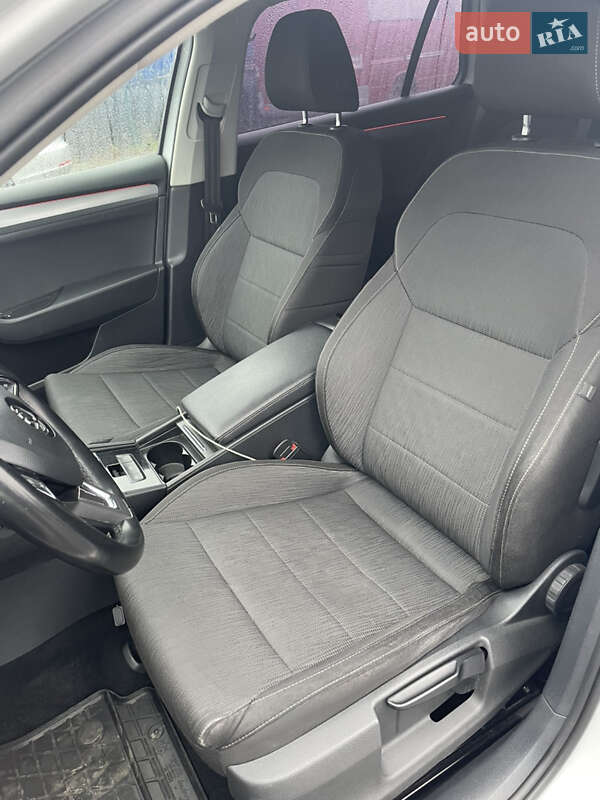 Універсал Skoda Superb 2016 в Звягелі