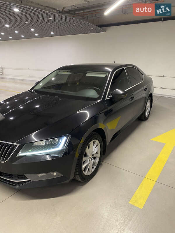 Лифтбек Skoda Superb 2019 в Киеве