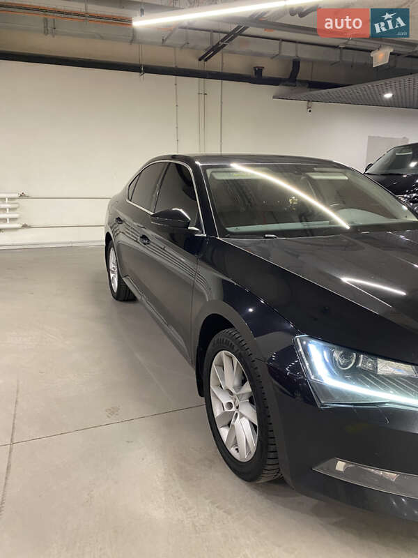 Лифтбек Skoda Superb 2019 в Киеве