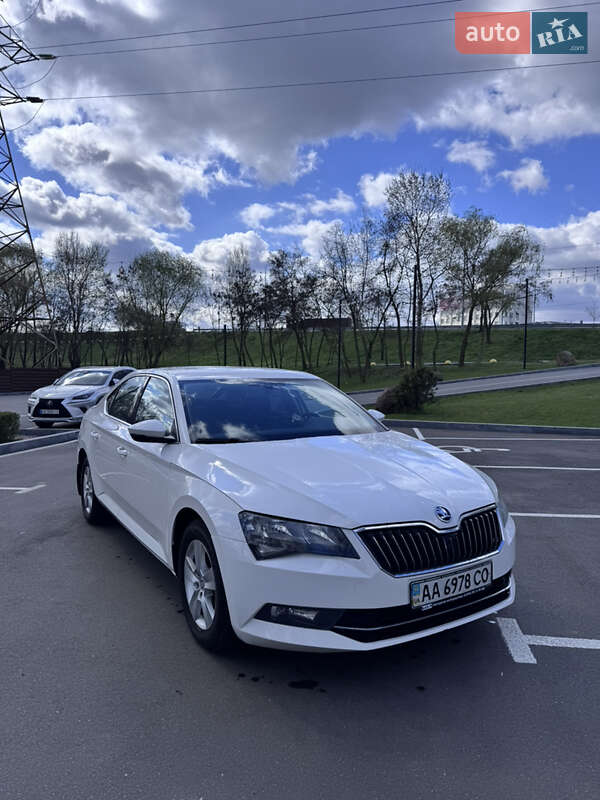 Ліфтбек Skoda Superb 2015 в Києві фото 8 Ліфтбек Skoda Superb 2015 в Києві