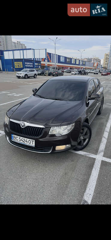 Ліфтбек Skoda Superb 2012 в 