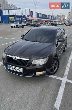 Ліфтбек Skoda Superb 2012 в 