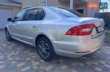 Лифтбек Skoda Superb 2013 в 