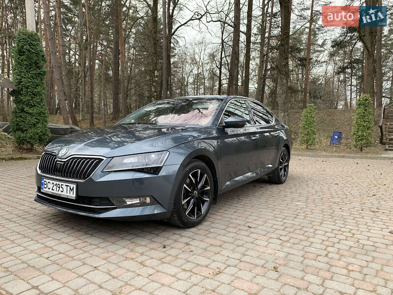 Лифтбек Skoda Superb 2016 в Дрогобыче