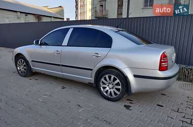 Лифтбек Skoda Superb 2006 в 