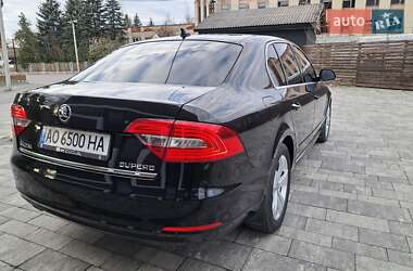 Лифтбек Skoda Superb 2014 в 