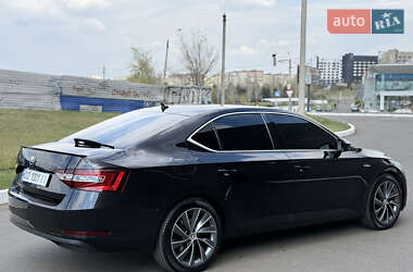 Лифтбек Skoda Superb 2016 в 