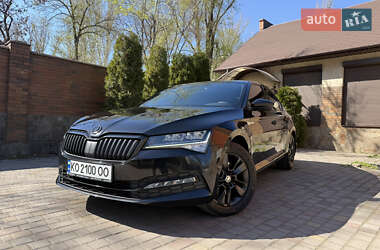 Лифтбек Skoda Superb 2022 в 