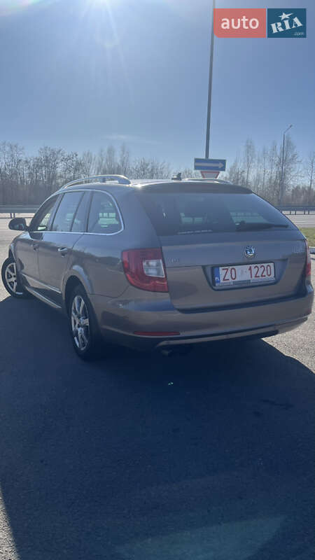 Универсал Skoda Superb 2012 в Звягеле