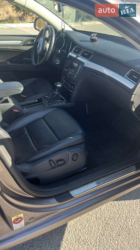 Универсал Skoda Superb 2012 в Звягеле