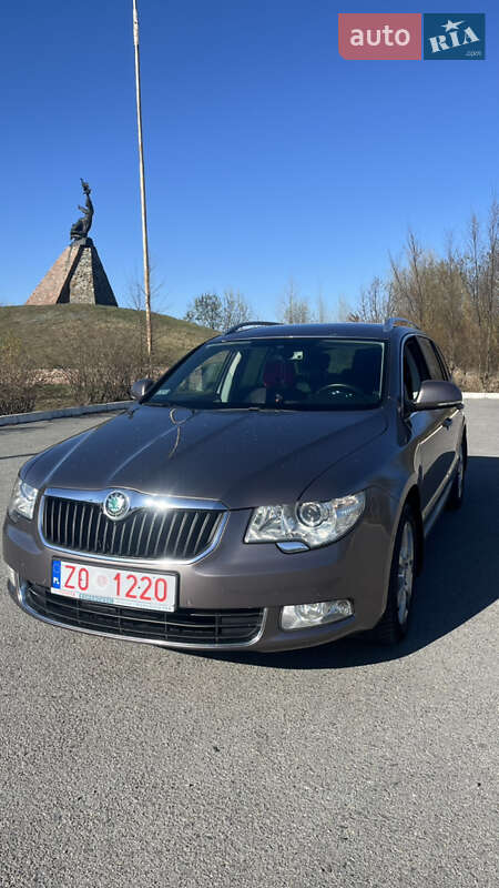 Универсал Skoda Superb 2012 в Звягеле