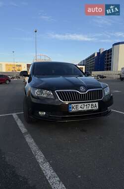 Лифтбек Skoda Superb 2013 в 