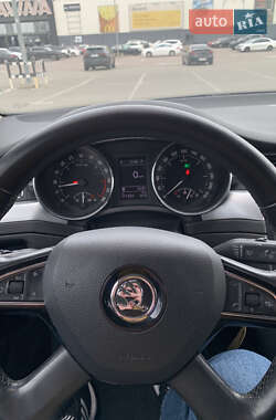 Лифтбек Skoda Superb 2013 в 
