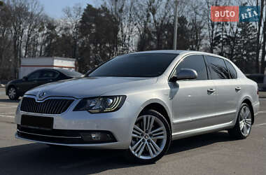 Лифтбек Skoda Superb 2013 в 