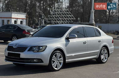 Лифтбек Skoda Superb 2013 в 