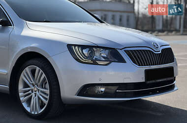 Лифтбек Skoda Superb 2013 в 