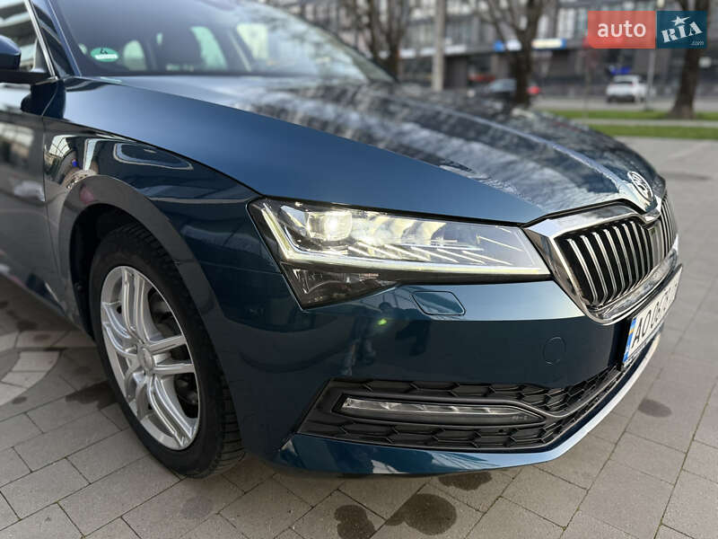 Універсал Skoda Superb 2022 в Ужгороді