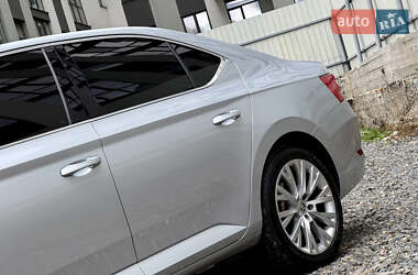 Лифтбек Skoda Superb 2022 в 