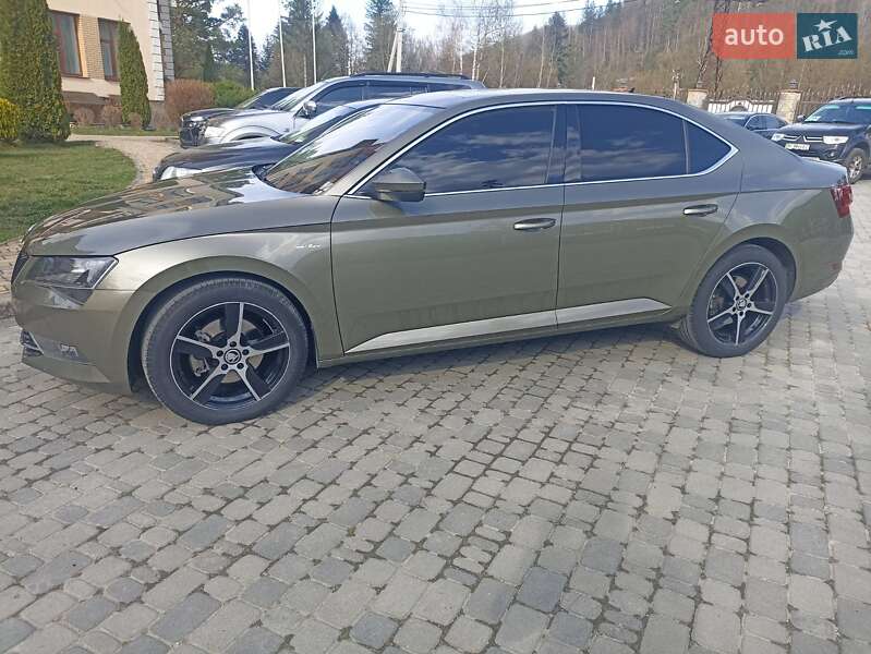 Лифтбек Skoda Superb 2016 в Яремче