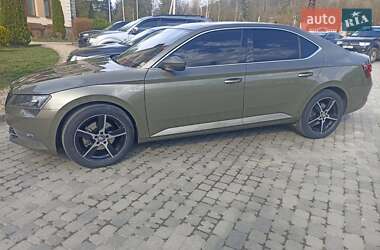 Лифтбек Skoda Superb 2016 в 