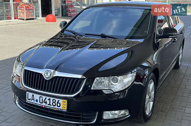 Лифтбек Skoda Superb 2013 в 